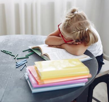Спать, чтобы учиться: что необходимо для здорового сна школьника