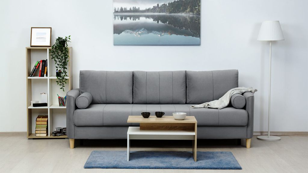 Что купить вместе с диваном: 7 товаров для мягкой зоны в гостиной