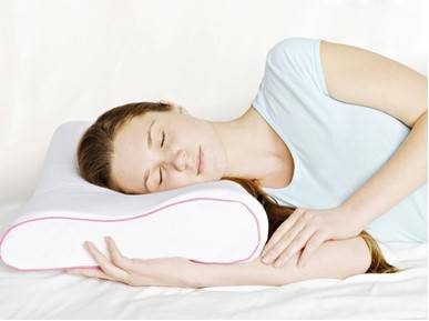 На какой подушке полезно спать для позвоночника